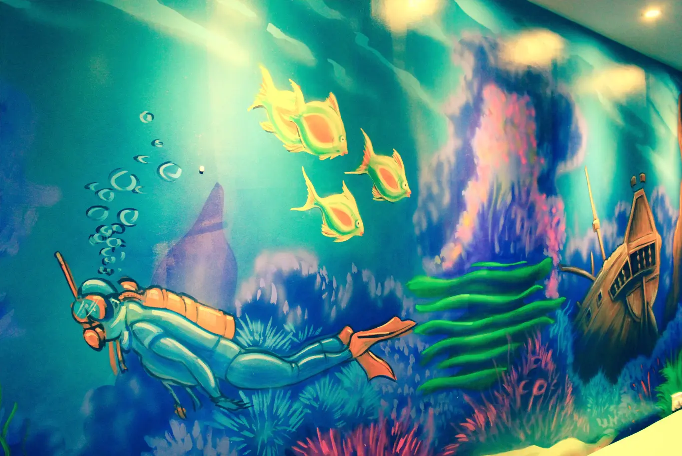 Party Deep Blue sea Room Diver