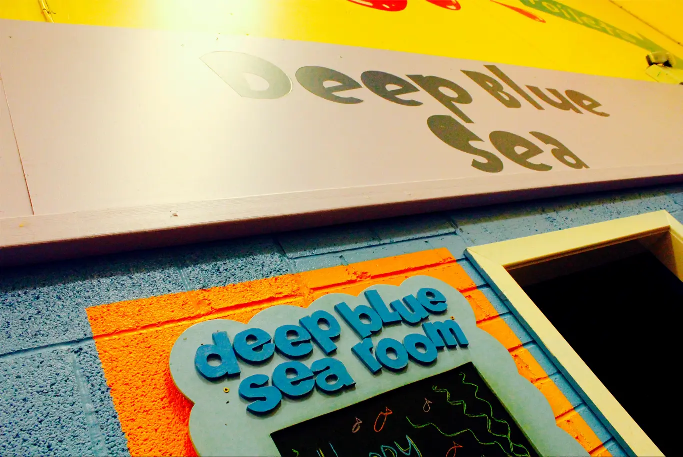 Party Deep Blue sea Room Entrance