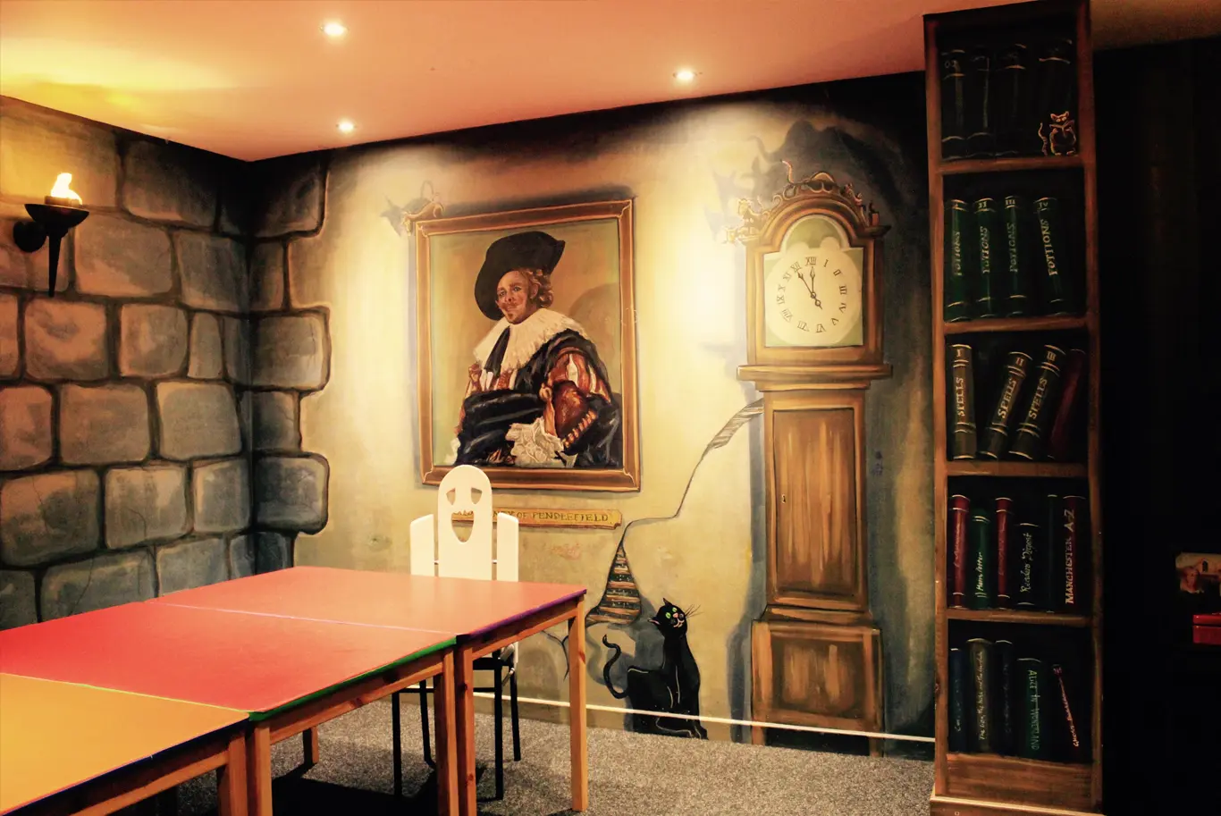 Party Spooky Castle Room Spooky book case